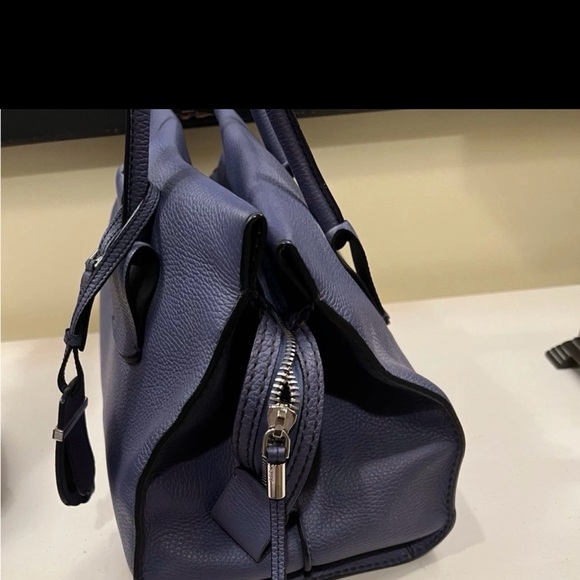 Tod's Blue Leather Tote/Satchel. Exceptional Condition. - Picture 8 of 16